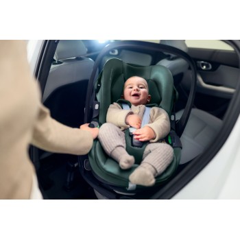 Pebble 360 Pro car seat + FamilyFix 360 Pro base